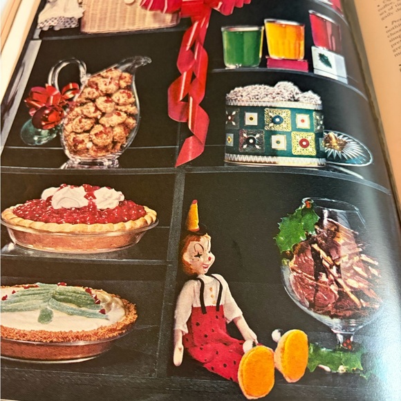Better Homes & Gardens Treasury of Christmas Ideas (1966 Vintage Hardcover) - Picture 8 of 12